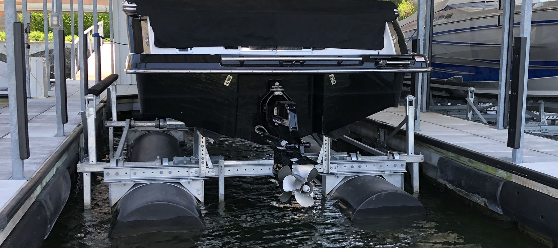 8,000 lb boat lift at the Lake of the Ozarks