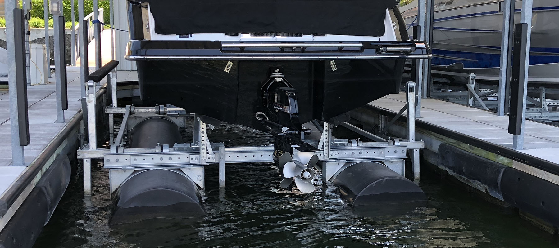8,000 lb boat lift at the Lake of the Ozarks