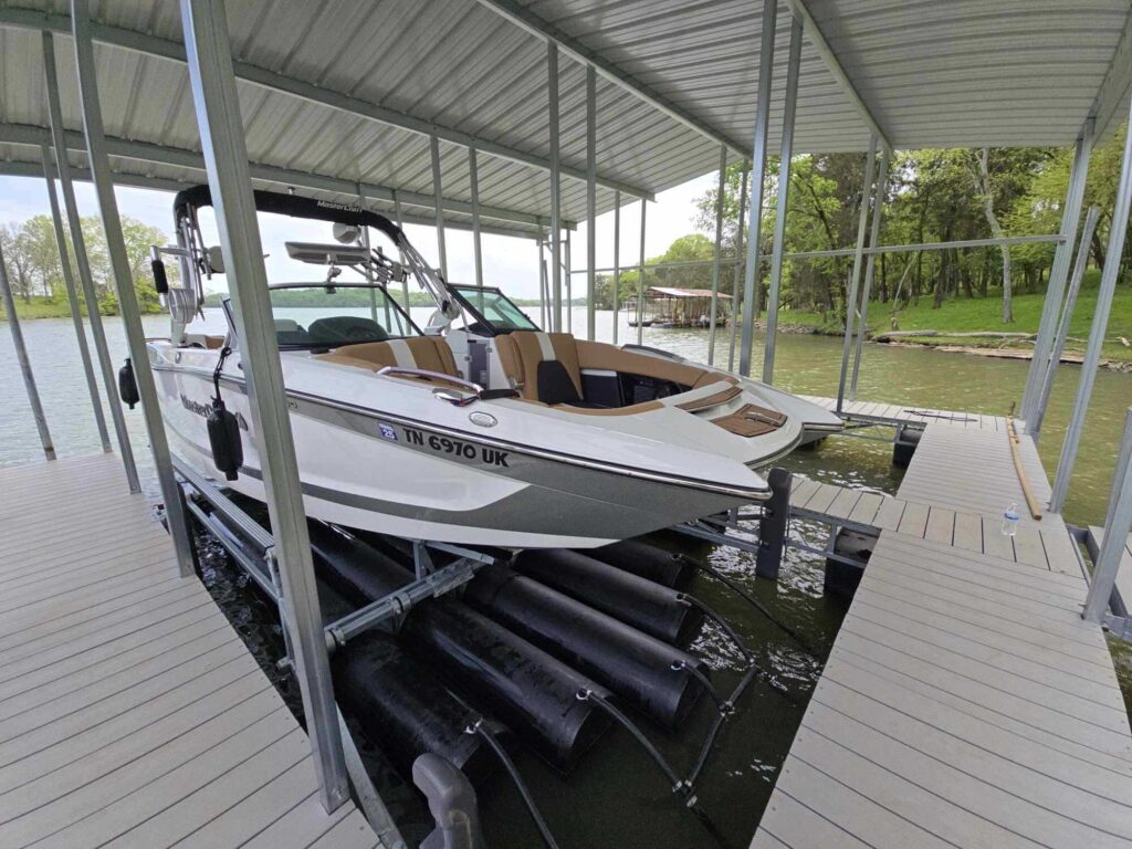 wake boat on boat lift